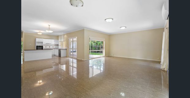 Spacious Low-Set 4 Bedroom Family Home - Photo 1