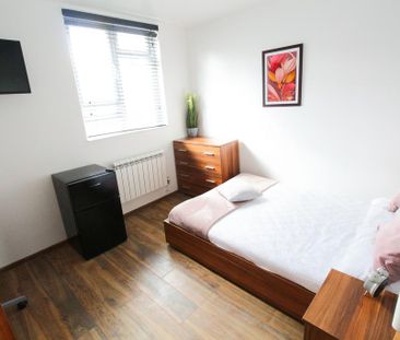 11 bedroom house to rent - Photo 3