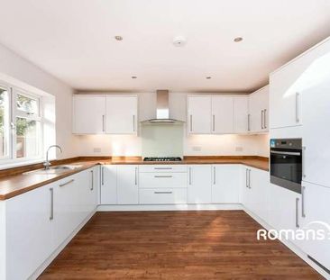 Lawford Crescent, Yateley, Hampshire, GU46 - Photo 1