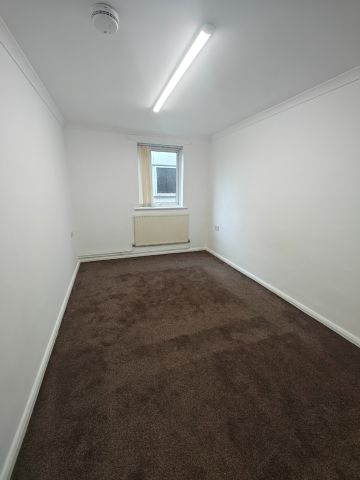 1 Bed Flat, Tyrell Court, SO18 - Photo 3