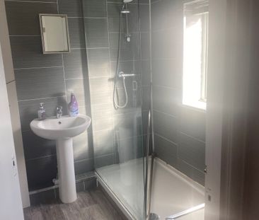 13 Premier Road, South Shields - Photo 2