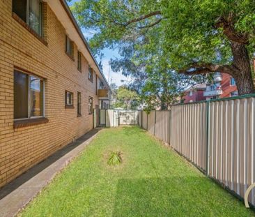 Ground Floor, 2 Bedroom Unit in the Heart of Fairfield! - Photo 5