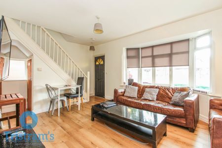 4 bed Semi-Detached House for Rent - Photo 3