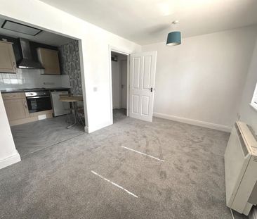 2 bedroom Flat To Let - Photo 2