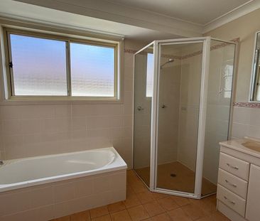 Convenient & central! - Photo 6