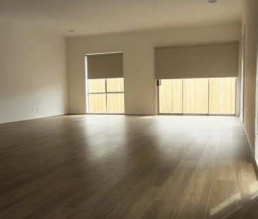 Modern Family Living in a Convenient Aintree Location - Photo 1