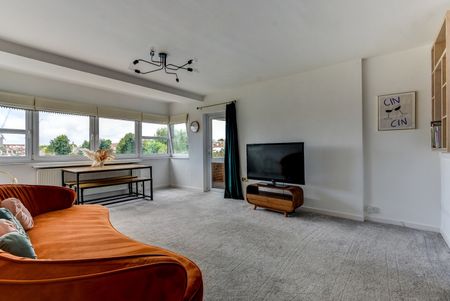 1 Bed Flat, The Drive, BN3 - Photo 5