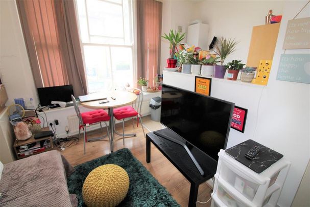1 bedroom private hall to rent - Photo 1