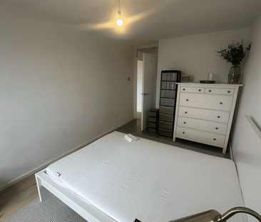 Whinchat Road, London, SE28 - Photo 5