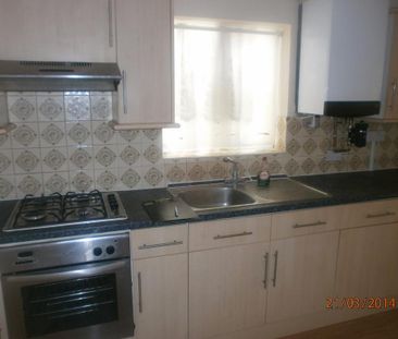 4 bedroom terraced house to rent - Photo 4