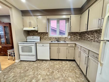 For Lease - 3816 Panama Court, Niagara Falls, Ontario - Photo 3