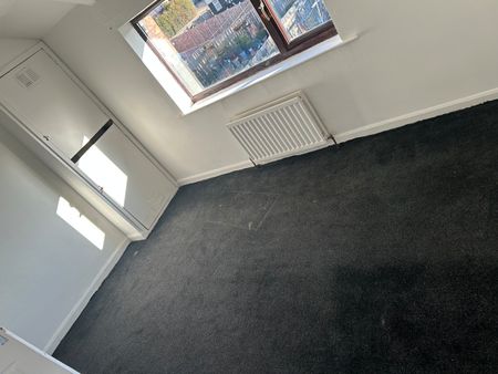 3 Bed Semi-Detached House, Neville Place, LS9 - Photo 5