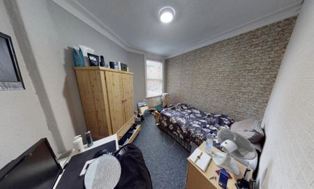 4 bedroom flat to rent - Photo 4