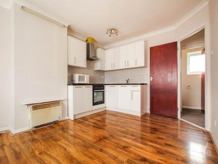 2 bedroom flat to rent - Photo 3