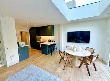 2 Bed Flat, Loftus Road, W12 - Photo 2