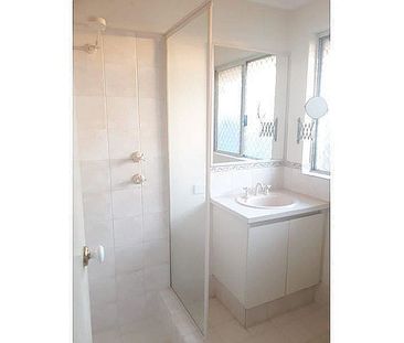 Large MASTER ROOM. Nice house. Free WIFI! Beautiful Double storey h... - Photo 6