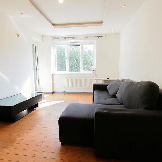 3 bedroom flat to rent - Photo 1
