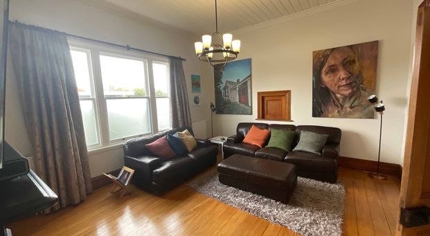 EXECUTIVE HOME CENTRALLY LOCATED - Photo 1