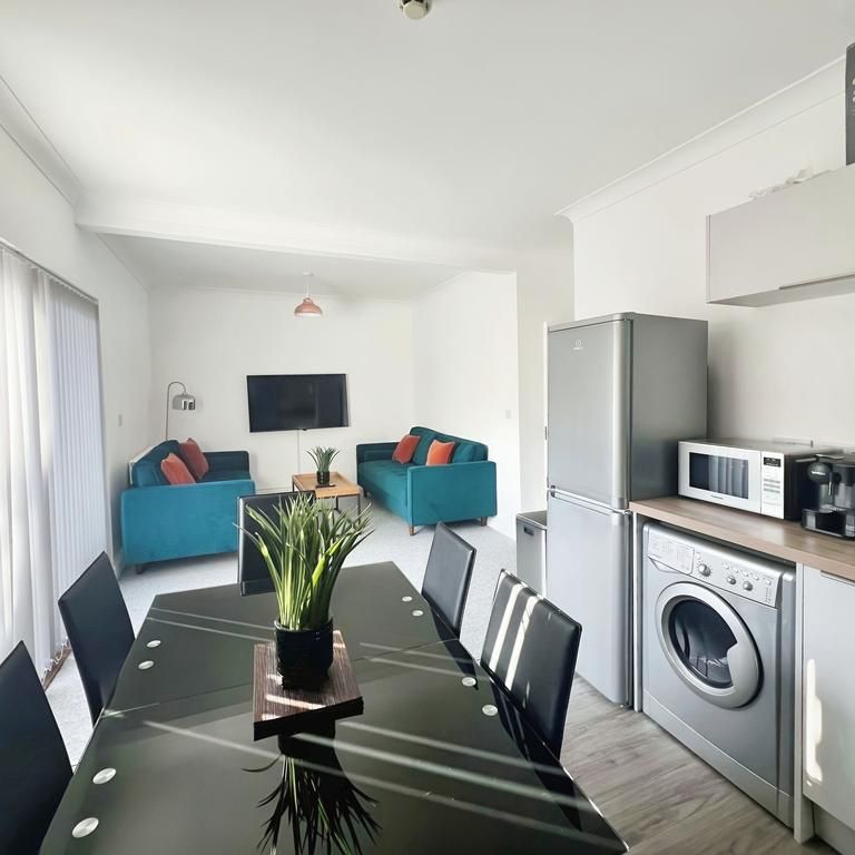 3 bedroom flat to rent - Photo 1