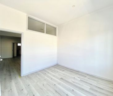 LOVELY THREE BEDROOM APARTMENT IN PRIME LOCATION - Photo 5
