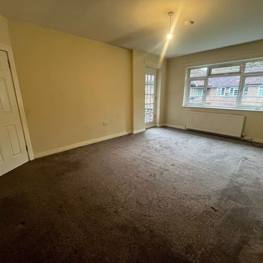 3 bedroom flat to rent - Photo 1