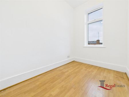 3 bedroom flat to rent - Photo 3