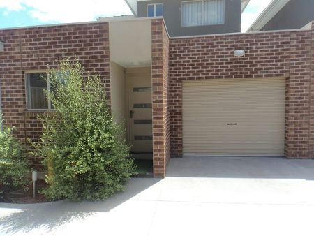 Cosy 2 Bedroom Town House In Prime Location - Photo 2