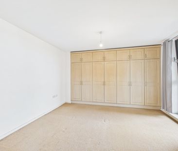 1 bedroom in Flat 42, Slough - Photo 6