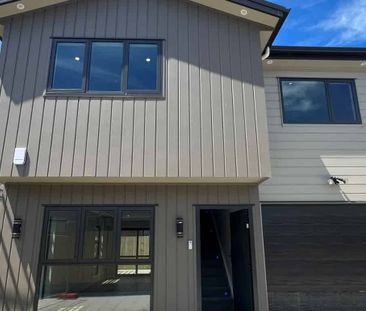 Modern Townhouse - Photo 3