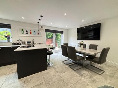 4 bedroom detached house to rent - Photo 5