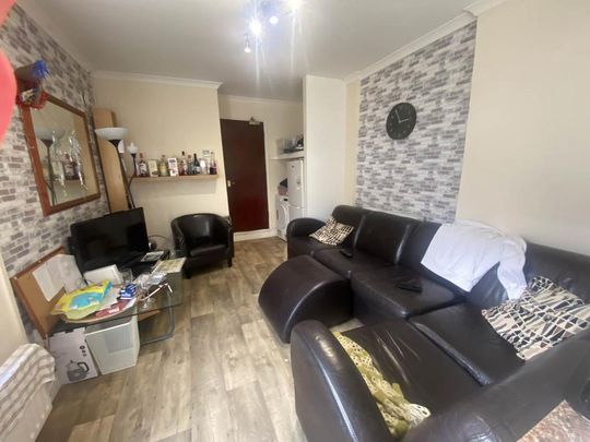 6 bedroom house to rent - Photo 1