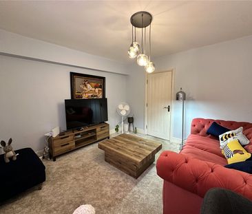 94, Old Road, Farsley, Pudsey, West Yorkshire, LS28 5BN - Photo 3