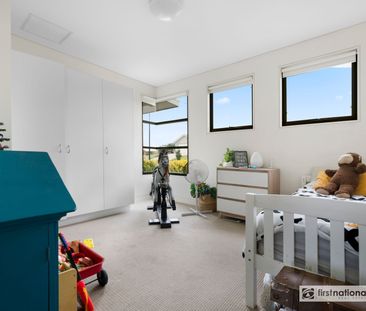 Modern Family Home - Photo 6