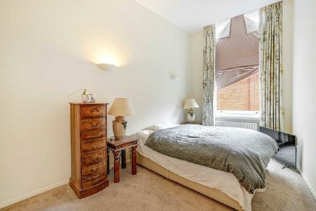 West Smithfield, Farringdon, EC1A - Photo 2