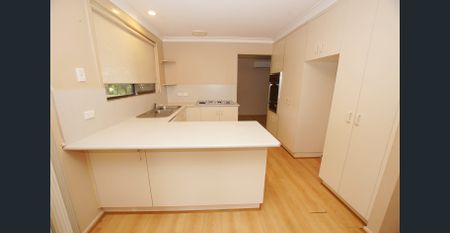 THREE BEDROOM FAMILY HOME - Photo 4