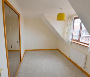 3 bedroom end of terrace house to rent - Photo 4