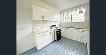 Tidy Two Bedroom Apartment with City Views - Photo 5