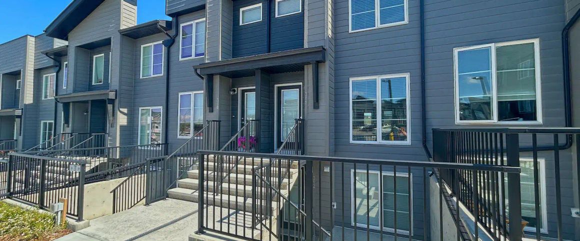 Townhouse with Rooftop Patio in Rockland Park — 2 Bedrooms+ Den Townhouse - Photo 1