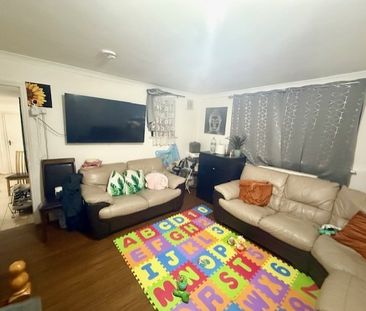 4 bed detached bungalow to rent in Copperfield Avenue, Uxbridge, UB8 - Photo 5