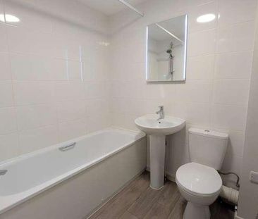 Woking, Surrey, GU22 - Photo 4