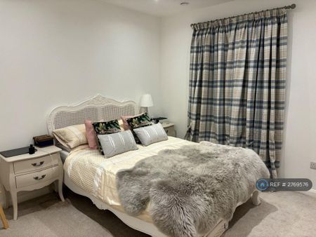 3 bedroom end of terrace house to rent - Photo 5