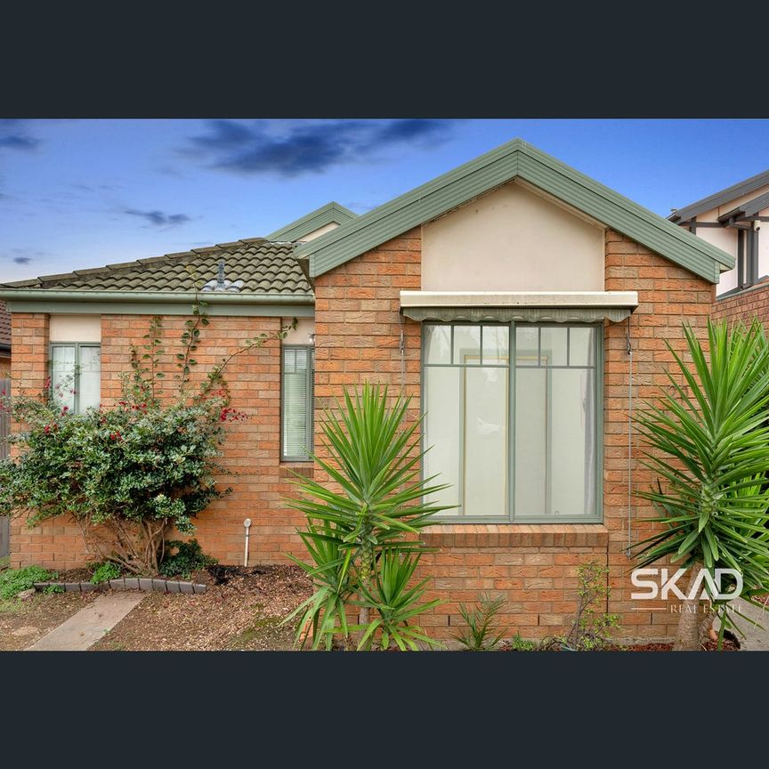 100 Hothlyn Drive, Craigieburn, Vic 3064 - Photo 2
