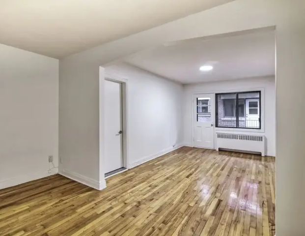 3250 Van Horne Street | 3250 Van Horne, Montreal - Photo 1