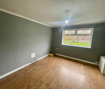 Available now for rent, this end-terraced property in popular Sunny... - Photo 6