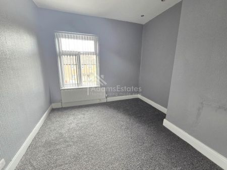 5 bedroom semi-detached house to rent - Photo 4