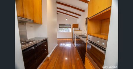 3 BEDROOM HOME WITH BEAUFITUL VIEWS!! - Photo 2