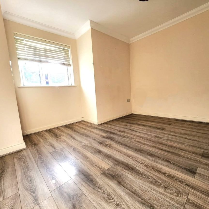 1 Bed Flat, Grove Road, LU1 - Photo 1