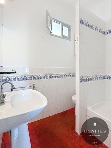 A LOUER AVIGNON (84000) INTRAMUROS : APPARTEMENT 2 PIECES NON MEUBLE - QUARTIER RUE PAUL SAIN, - Photo 3