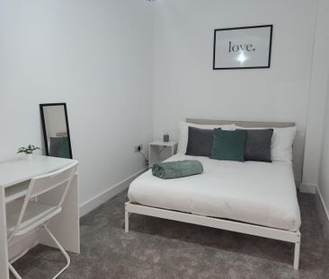 3 bedroom flat to rent - Photo 6