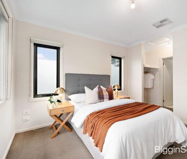 Stylish and Spacious Living in Notting Hill - Photo 3